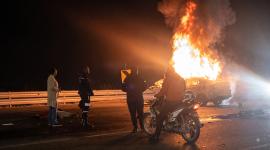 Cierran la vía a Daule tras fuerte choque frontal e incendio de un vehículo cerca de Nobol