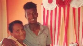 Un recuerdo de Willian Pacho junto a su madre.