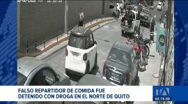 La Policía Nacional detuvo a un microtraficante disfrazado de repartidor en Quito. Su acompañante logró darse a la fuga. Un reportaje de Juan Miguel Rodríguez