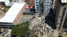 Toma aérea donde se ven los edificios colapsados tras el terremoto en Cali, Colombia.