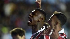El defensa ecuatoriano Robert Arboleda celebra el gol con Sao Paulo en Copa Sudamericana,