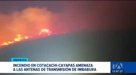 Cuerpos de bomberos y comuneros trabajan en la mitigación del fuego en la zona protegida, en un evento sin precedentes en la provincia desde hace una década. Un reportaje de David Vizcaíno