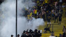 Hinchas de Barcelona SC generaron desmanes en el estadio Monumental.