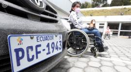 Las personas con discapacidad pueden aplicar a una rebaja en el impuesto vehicular.