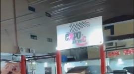 Un incendio se registró en un patio de vehículos en Guayaquil este viernes 14 de abril.