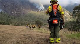 Más de 100 efectivos combaten el incendio forestal en los sectores de Tanlahua y Pululahua