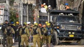 Miembros del ejército israelí llegan al lugar de un edificio colapsado para colaborar en las operaciones de rescate tras un terremoto en Cali, Colombia, el 14 de agosto de 2026. Las probabilidades de hallar supervivientes del terremoto en Colombia disminuyeron