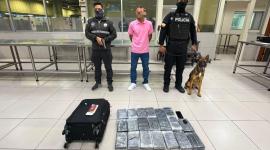 Guayaquil: un ciudadano español intentó viajar a Madrid con 20 paquetes de cocaína.