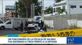 Un atacante a bordo de una motocicleta disparó contra el funcionario mientras estaba en su vehículo; la Policía levanta indicios balísticos y revisa cámaras del sector.