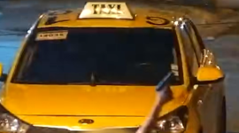 Hombres son detenidos en Portoviejo tras disparar al aire mientras bebían en la vía pública