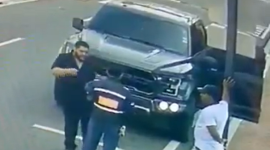 El hecho quedó registrado en video y generó tensión en el lugar.