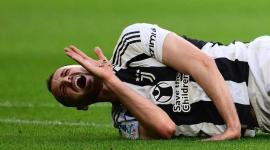 Federico Gatti, defensa de la Juventus, durante una lesión ocurrida en marzo de 2025.
