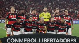 Flamengo en la foto oficial antes de enfrentar a Cruzeiro por los octavos de final de la Copa Libertadores.