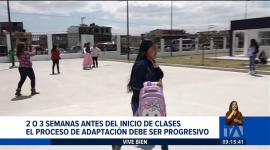 Especialistas sugieren adaptar a niños y jóvenes a la rutina escolar días antes de volver a las aulas para un rendimiento óptimo. Un reportaje de Stephany Paz