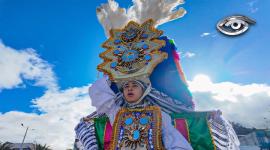 Bajo los pesados tocados y cascabeles de una aparente fiesta popular se esconde un secreto histórico fascinante. La investigadora Tamara Estupiñán, galardonada con el Premio Nacional Eugenio Espejo 2026, revela la sorprendente conexión entre el inca Atahualpa, el Niño de Isinche y el Danzante de Pujilí.
