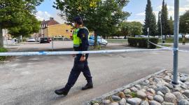 Policía acude a la escena donde se registró un ataque con espada en Suecia.