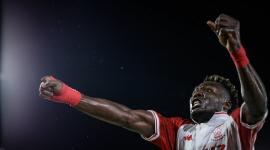 Jordy Caicedo festeja un gol con Huracán.