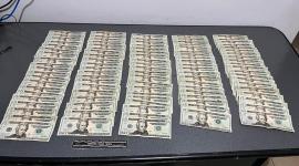 Encuentran caleta con más de USD 234 mil en efectivo dentro de un nigth club en Cuenca.