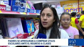 La venta de útiles escolares se intensifica ante el inicio de clases. Padres de familia acuden a los comercios, vendedores señalan que el costo de los materiales ronda los USD 150. Un reportaje de Mishell Villacís