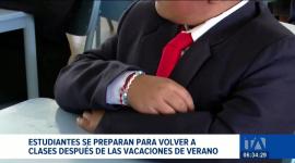 Especialistas recomiendan a los padres ajustar los horarios de sueño y restringir el uso de pantallas para facilitar la adaptación de los estudiantes. Un reportaje de Mateo Paredes