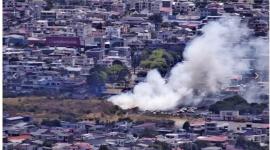 Quema de desechos genera columna de humo cerca del Parque Bicentenario.