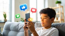 ONU pide a las redes sociales adorptar un diseño seguro para niños.