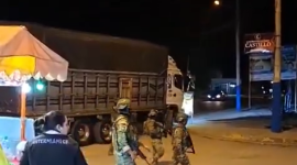 Saquean un camión de cebollas en Huaquillas tras agredir a militares en operativo anticontrabando