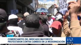 Comerciantes realizaron un plantón en los exteriores del centro de abasto para rechazar el proyecto municipal que prevé remodelar la infraestructura. Un reportaje de Mateo Paredes