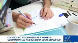 La Superintendencia de Competencia Económica advirtió que los colegios no pueden obligar a comprar útiles en un local específico. Un reportaje de Mateo Paredes