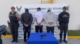 Disparos en vía pública causaron alarma en el sur de Quito: la Policía detuvo a los sospechosos.