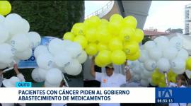 En un acto conmemorativo pacientes y familiares exigieron a las autoridades el suministro de medicinas y tratamientos para el cáncer. Un reportaje de Mayli Rosas