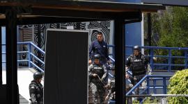 Personal de la Unidad Antiexplosivos de la Policía verificó que no hay explosivos en la universidad.