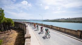 El ciclista belga Wout Van Aert ganó este viernes la 13ª etapa de la Vuelta a España entre Almuñécar y Loja (Andalucía, sur), tras la que el español Enric Mas sigue líder de la genera