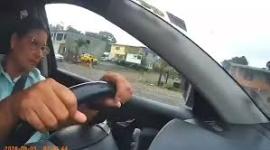 Tres hombres en moto disparan contra vehículo de dos mujeres en el tramo El Empalme-Balzar.