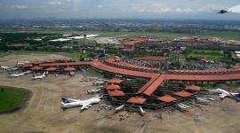 Vista aérea del aeropuerto Internacional de Yakarta Soekarno-Hatta