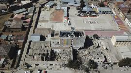 Vista aérea del cuartel del ejército tras una explosión.
