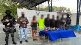 La Policía Nacional aprehendió a cinco presuntos intengrantes de 'Los Lobos' presuntamente vinculados a extorsión en Esmeraldas.
