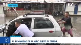 Residentes piden soluciones al Municipio, mientras dirigentes locales admiten que la acumulación de basura empeora el riesgo. Un reportaje de Ever Moreira