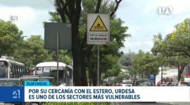 Por su cercanía con el estero, Urdesa es uno de los sectores más vulnerables ante el Fenómeno de El Niño. Además, viviendas junto al estero están expuestas a la acumulación de agua. Un reportaje de Ever Moreira