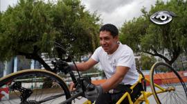 Jonathan Herrera no compite contra otros; siempre es contra sí mismo, su última marca, los límites que le impusieron y los “no” que escuchó en su vida. Entre medallas internacionales y la Quito 15K, este referente del deporte adaptado ecuatoriano convirtió cada obstáculo en un impulso definitivo. Hoy brilla en el básquet, el fútbol y las pistas.