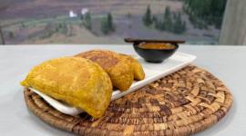 Este martes 15 de septiembre del 2026 preparamos empanadas de verde rellenas con seco de chivo, la receta de Cocinando esTAmañana, junto al chef Felipe Campana.