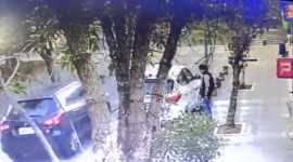 El vehículo pertenece a dos personas de la tercera edad, quienes lo dejaron parqueado en el parque Gabriela Mistral.