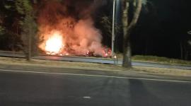 Emergencia por una quema en la Av. Simón Bolívar a la altura de la Casa de la Selección.