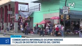 Recorridos por la zona comercial evidencian la creciente ocupación de aceras y espacios públicos por parte del comercio informal. Un reportaje de Camila Guevara