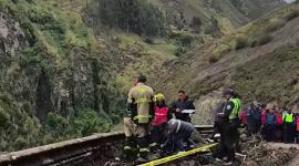 Un deslizamiento ocurrió en la vía a Guaranda y un motociclista falleció en el evento