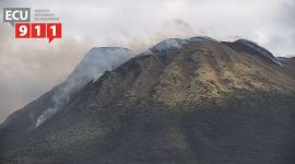 El incendio forestal en el volcán Imbabura mantiene una afectación preliminar de 270 hectáreas, mientras bomberos, agentes municipales y comuneros trabajan para controlar las llamas.