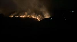 Pabel Muñoz calificó como “criminales” los incendios de Casitagua y las faldas del Pichincha, mientras 120 bomberos continúan trabajando para controlar el fuego.