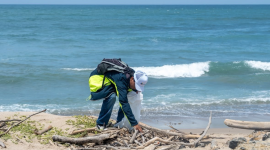 Más de 25 toneladas de basura retiradas de playas y ríos de Ecuador tras masiva minga nacional.