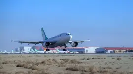 Foto de un avión de aerolíneas iraníes despegando.