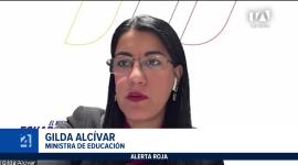 La ministra Gilda Alcívar reiteró que se dispone de 600 millones de dólares para las intervenciones preventivas en los planteles. Un reportaje de Lucía Clavijo